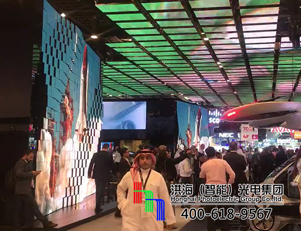 波浪屏案例—迪拜會展中心伸縮波浪屏—“會跳舞的顯示屏” 客戶案例
